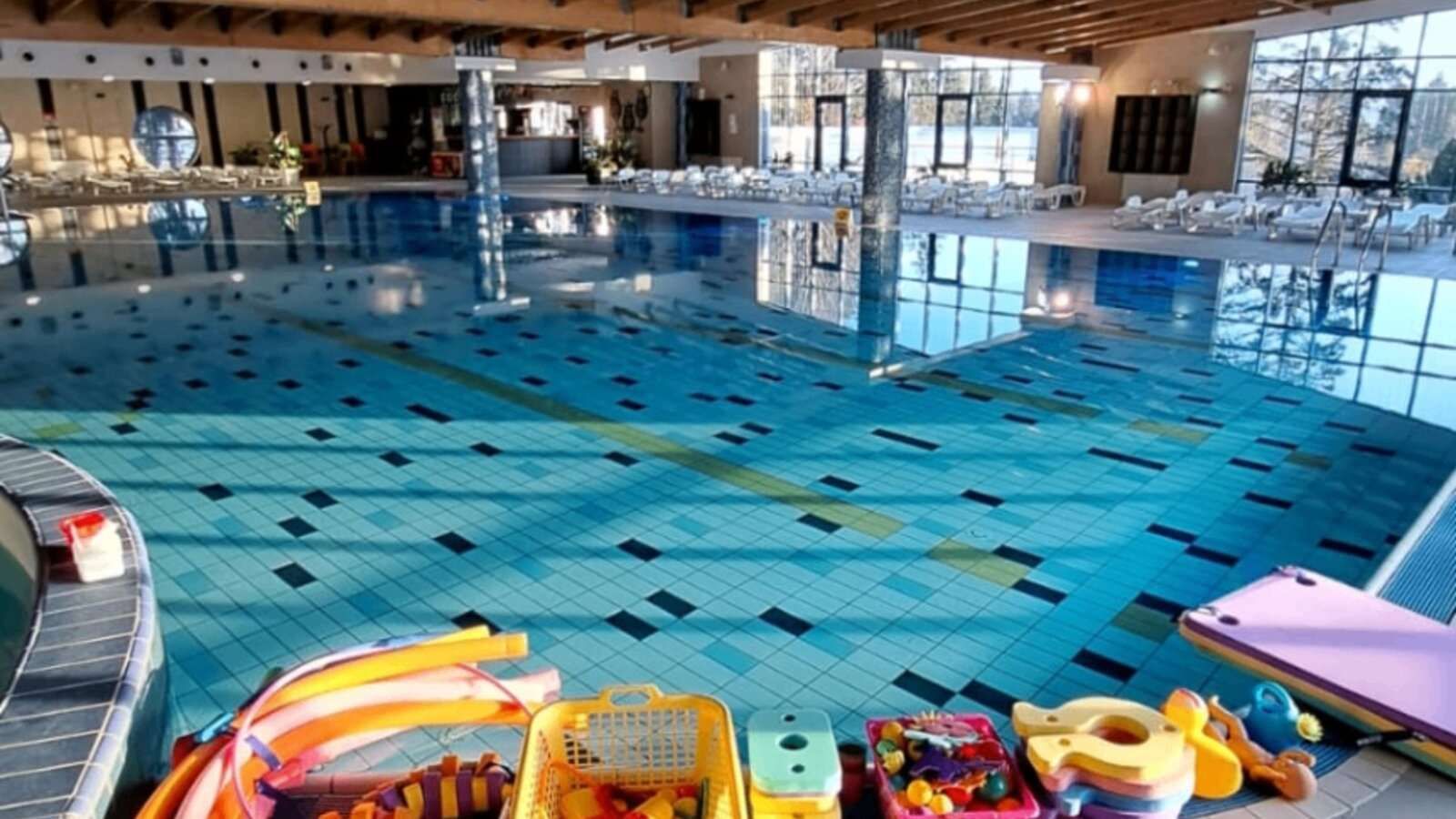Bazén Holidaypark Kováčová – kurzy plávania pre deti Húsatká